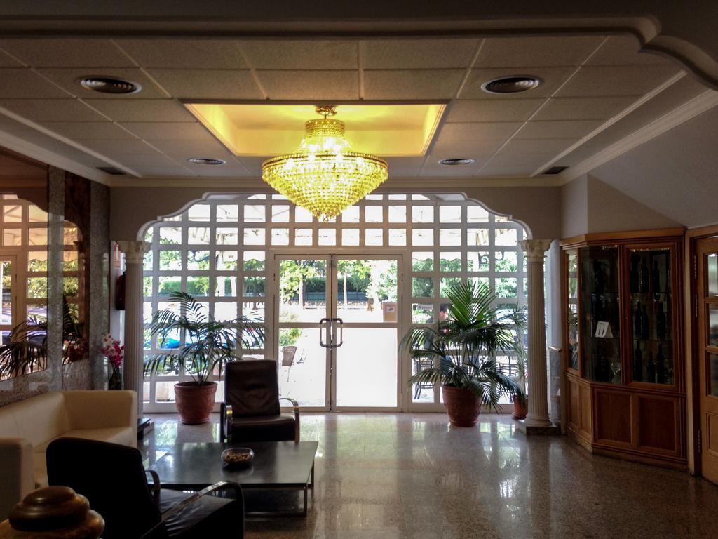 Hotel Azuqueca アスケカ・デ・エナレス エクステリア 写真