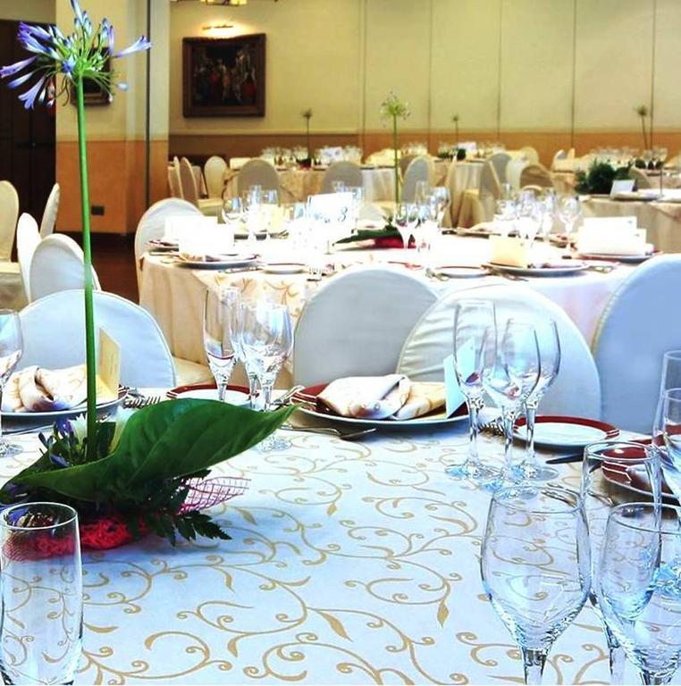 Hotel Azuqueca アスケカ・デ・エナレス レストラン 写真