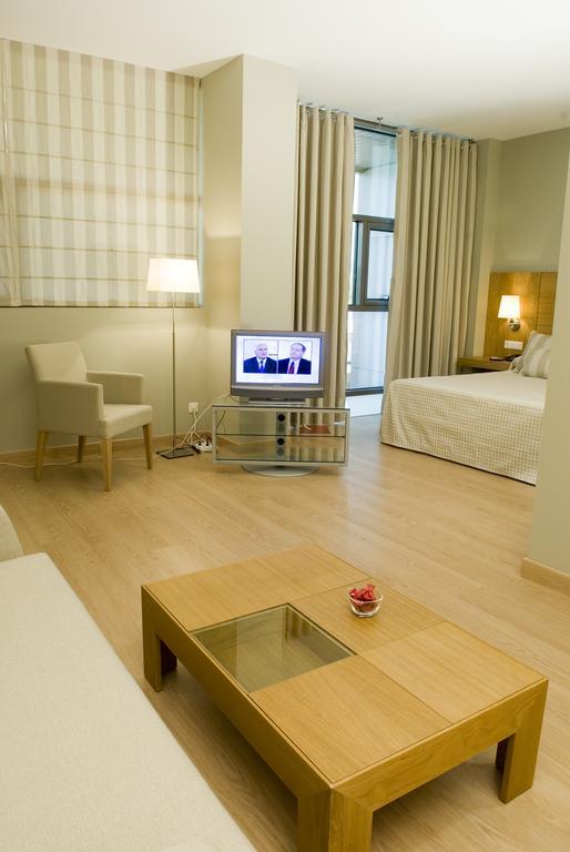 Hotel Azuqueca アスケカ・デ・エナレス エクステリア 写真